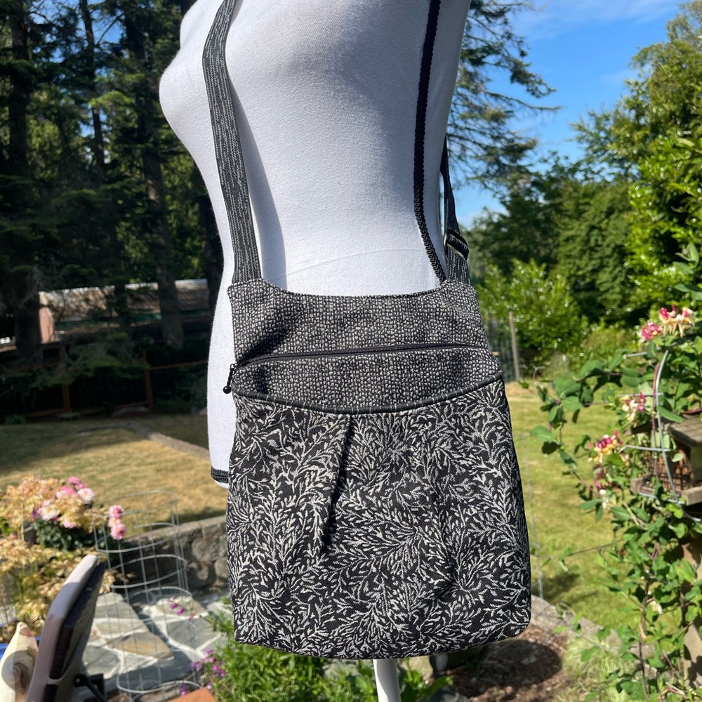 Sleek Black and Gray Crossbody Bag with Modern Design